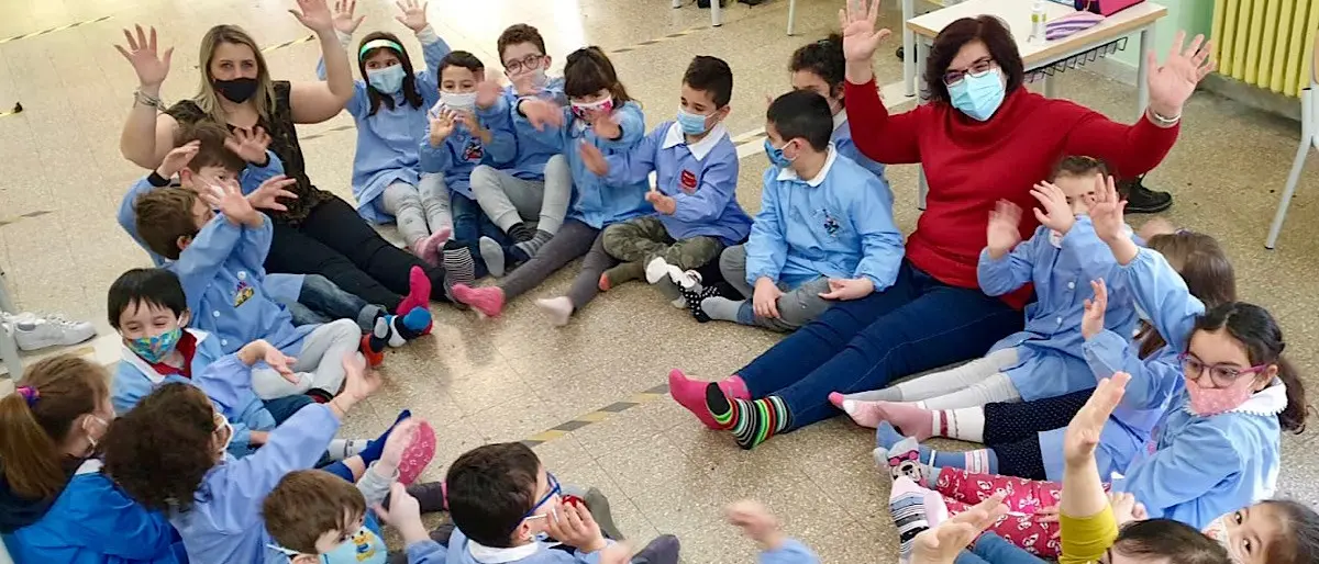 Cetraro, la Giornata dei calzini spaiati arriva a scuola per educare alla diversità