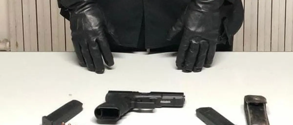 Isola Capo Rizzuto, armi e droga in garage: arrestato 40enne