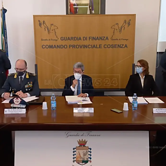 Asp Cosenza, bilanci falsi per ripulirli dai debiti: dirigenti indagati e allontanati dalla Calabria