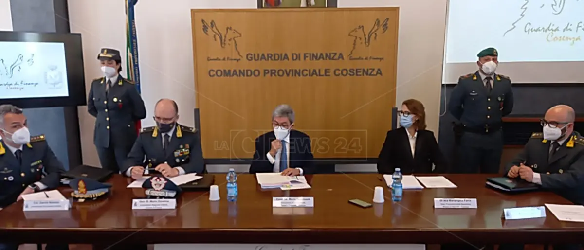 Asp Cosenza, bilanci falsi per ripulirli dai debiti: dirigenti indagati e allontanati dalla Calabria