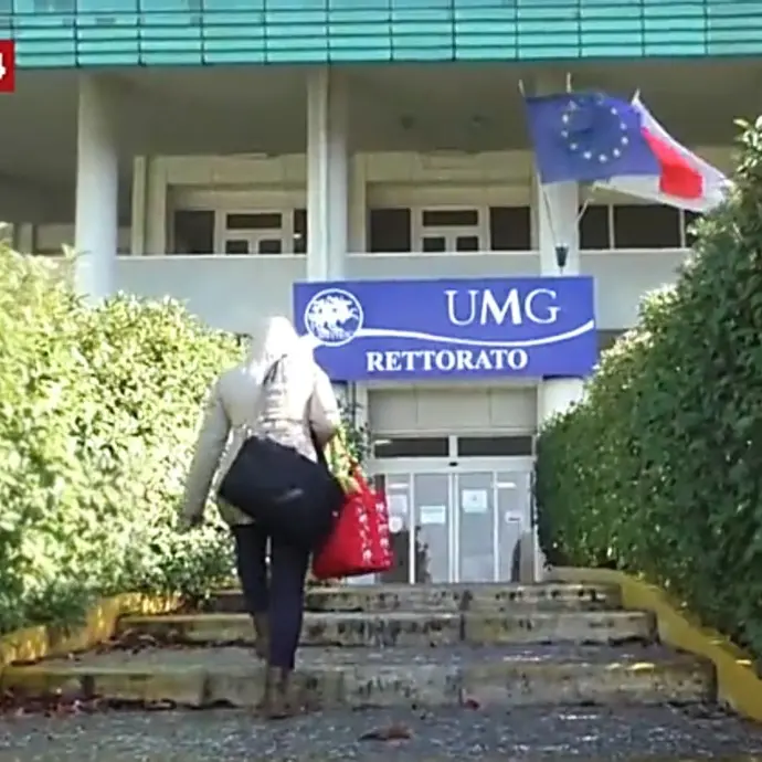 Università Catanzaro, il prof a Savaglio: «Disconosce i nostri corsi di laurea»