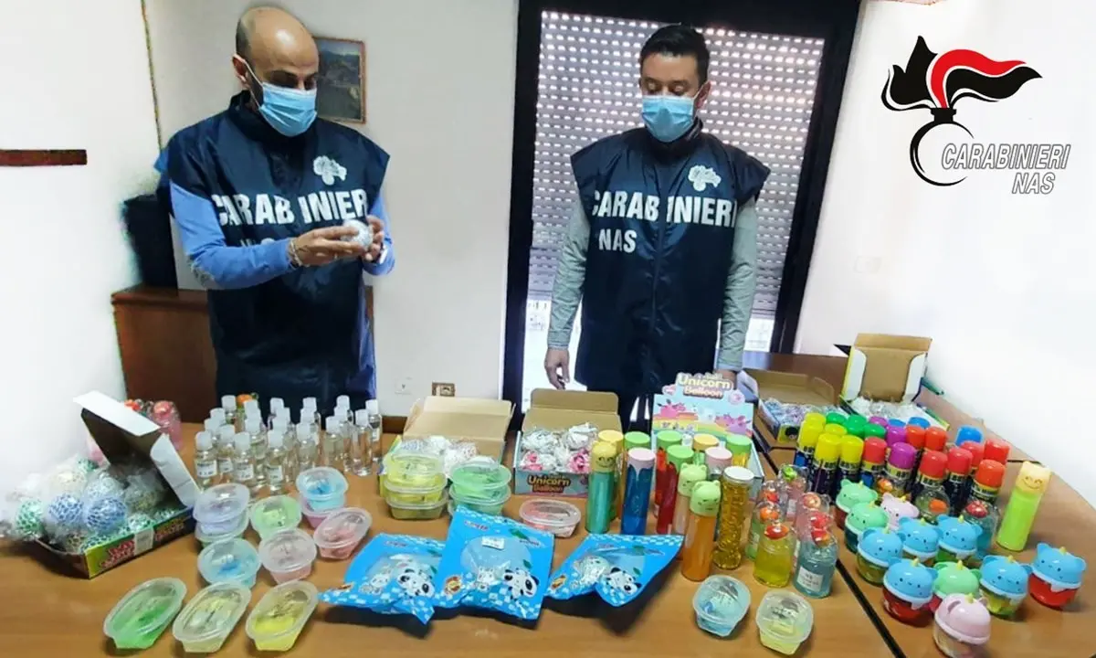 Reggio Calabria, sequestrati 1500 flaconi di disinfettante per mani: tre denunce