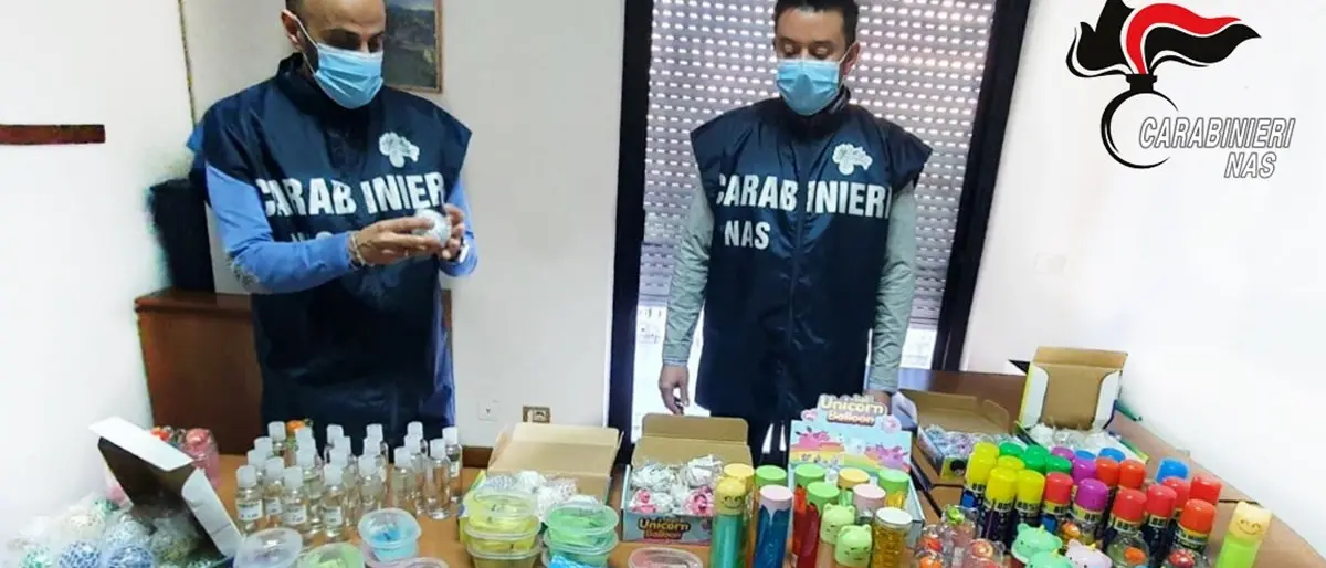 Reggio Calabria, sequestrati 1500 flaconi di disinfettante per mani: tre denunce