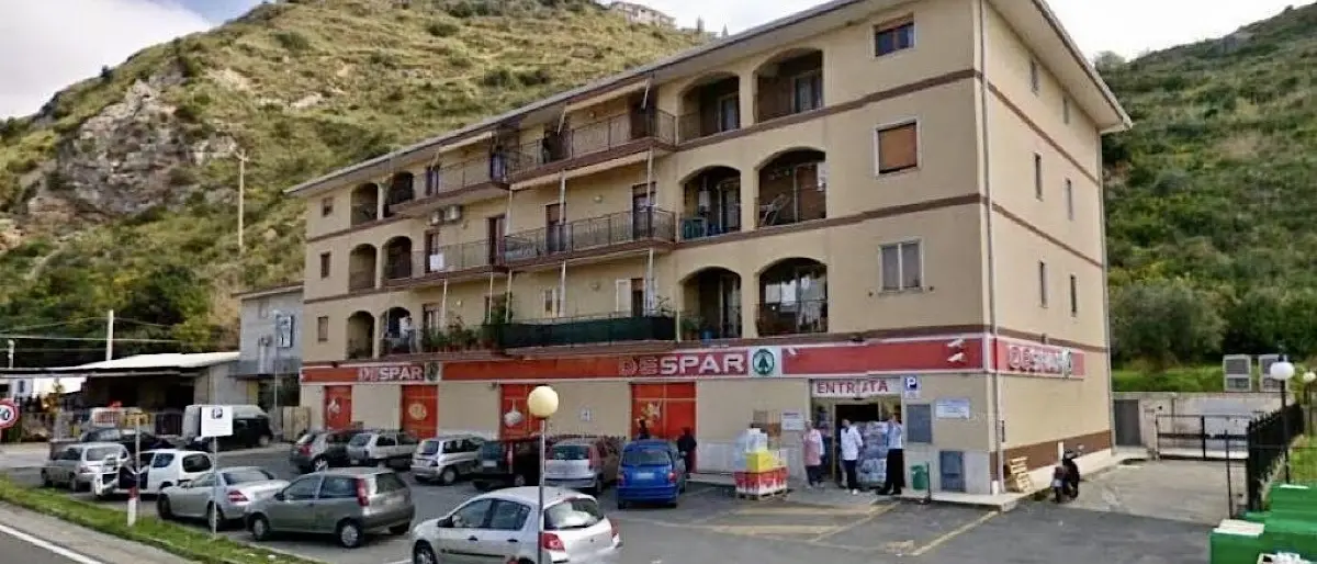 Cetraro, rapina a mano armata in un supermercato: malviventi fuggiti col bottino