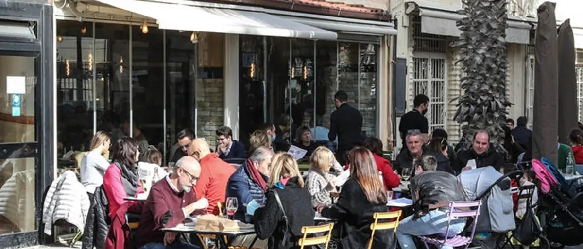 Primo weekend in zona gialla: locali pieni e strade invase dalla folla in tutta Italia