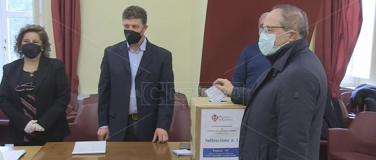 Cosenza, urne aperte per l'elezione del presidente della Provincia
