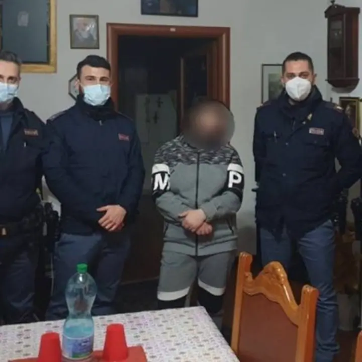 Angeli in divisa, vaga per Vibo impaurita e senza soldi: i poliziotti le pagano l’alloggio