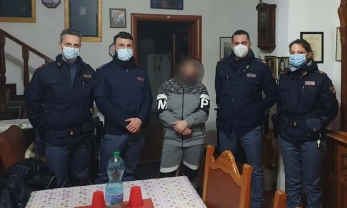 Angeli in divisa, vaga per Vibo impaurita e senza soldi: i poliziotti le pagano l’alloggio