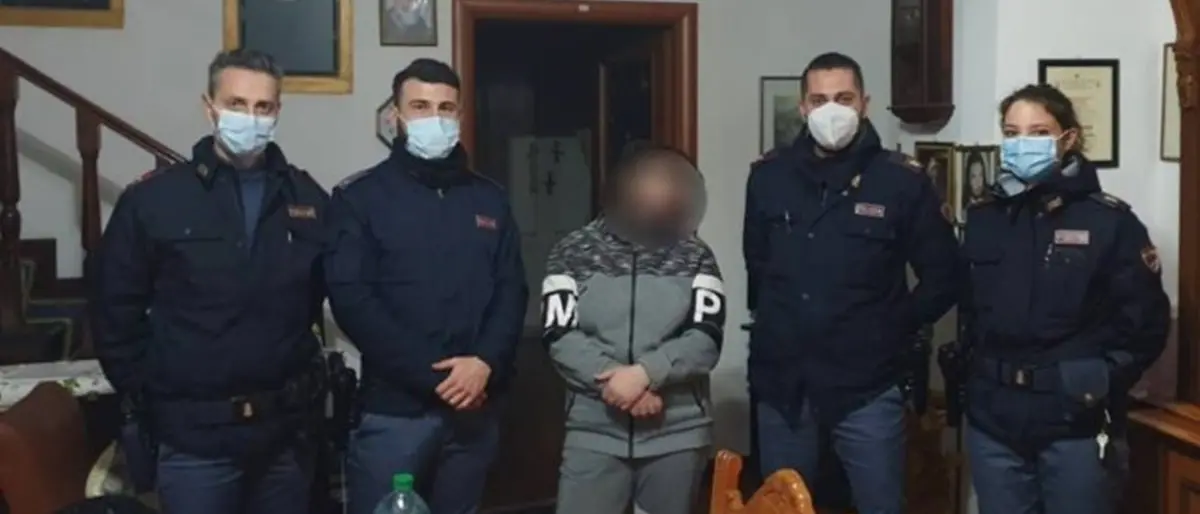 Angeli in divisa, vaga per Vibo impaurita e senza soldi: i poliziotti le pagano l’alloggio