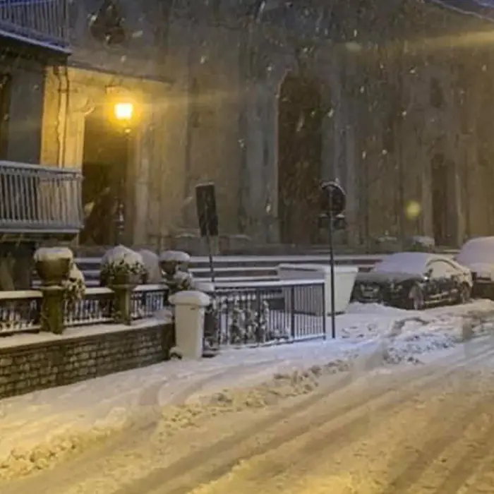 Freddo polare e neve a San Valentino, fiocchi anche in pianura e sui litorali