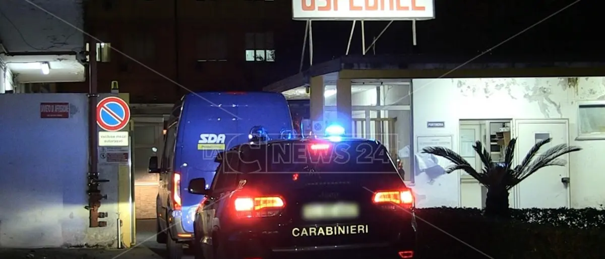 Covid, il vaccino AstraZeneca arriva in Calabria: a Vibo dosi consegnate in ospedale