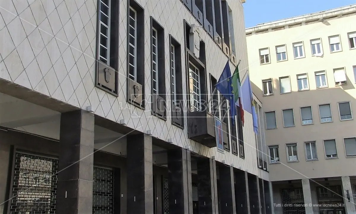 Cosenza, passaporto falso per ottenere permesso di soggiorno: arrestato
