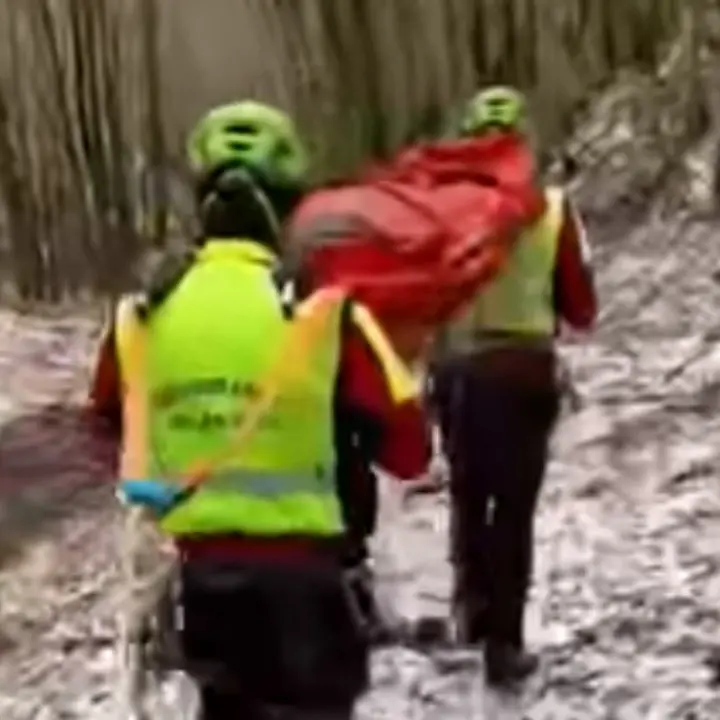 Cade e si frattura una gamba sul Pollino: escursionista salvata dal soccorso alpino