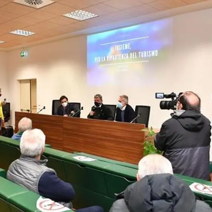 Turismo, vertice in Regione: «Rilanciare il settore e rendere la Calabria protagonista»