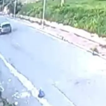 Roccella, abbandona rifiuti in strada per mesi: individuato e sanzionato