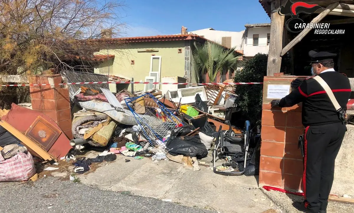 San Ferdinando, sequestrata discarica abusiva di rifiuti speciali