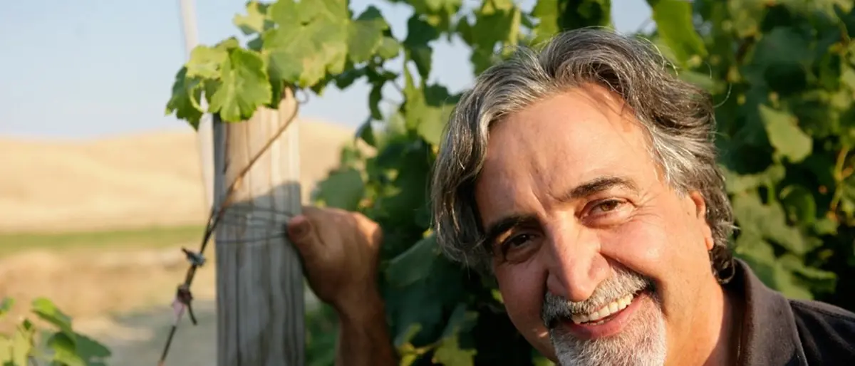 «Quando Papa Wojtyla mi scrisse una lettera per chiedere una cassa del mio vino calabrese»