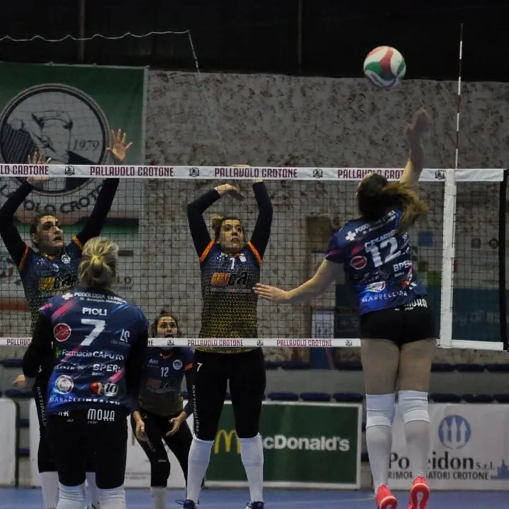 Pallavolo, le ragazze della Poseidon Crotone vincono 3 a 0 con la Battipagliese