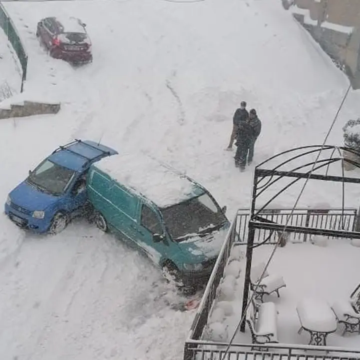 San Giovanni in Fiore paralizzata per la neve, la difesa del sindaco: «Evento inaspettato»