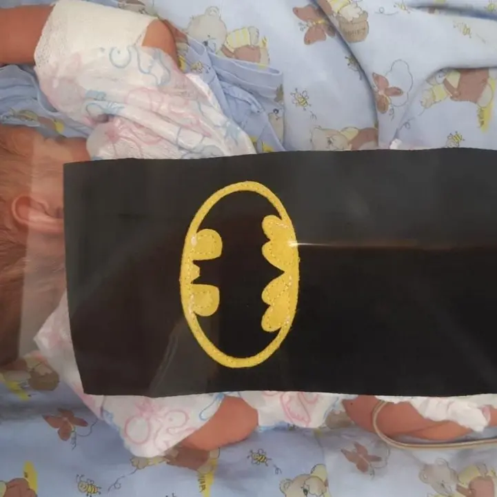 Carnevale a Reggio Calabria, i neonati ricoverati al Gom diventano piccoli supereroi