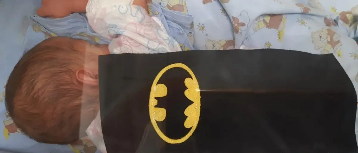 Carnevale a Reggio Calabria, i neonati ricoverati al Gom diventano piccoli supereroi