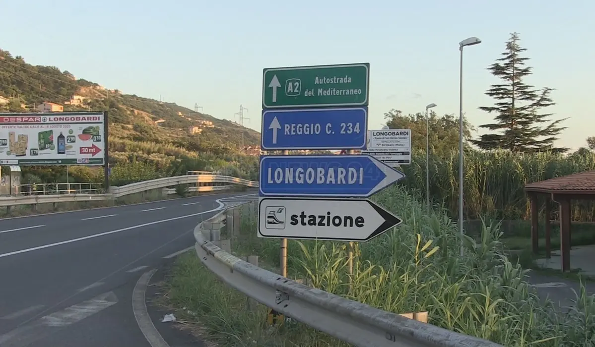 Corruzione elettorale a Longobardi, il Riesame ridimensiona le misure cautelari