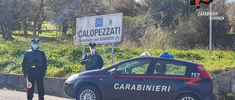 Sibaritide, oltre 200 grammi di marijuana in casa: padre e figlio in manette