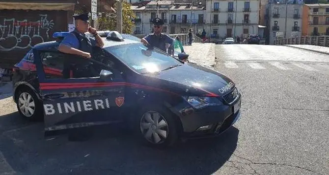 Picchia genitori per soldi, un 34enne nel Cosentino all’obbligo di dimora