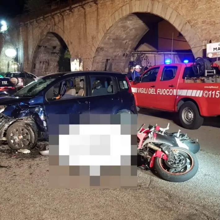 Incidente mortale a Mammola, nello scontro auto-moto perde la vita 45enne