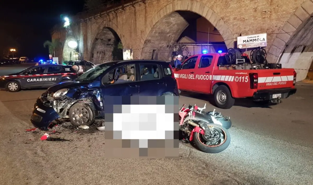 Incidente mortale a Mammola, nello scontro auto-moto perde la vita 45enne