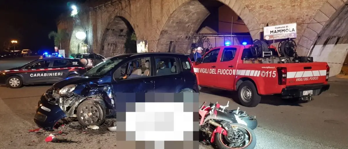 Incidente mortale a Mammola, nello scontro auto-moto perde la vita 45enne