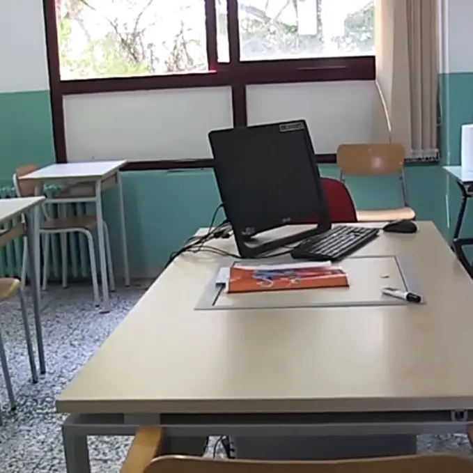Covid, due studenti positivi a Catanzaro: lezioni sospese in una scuola media