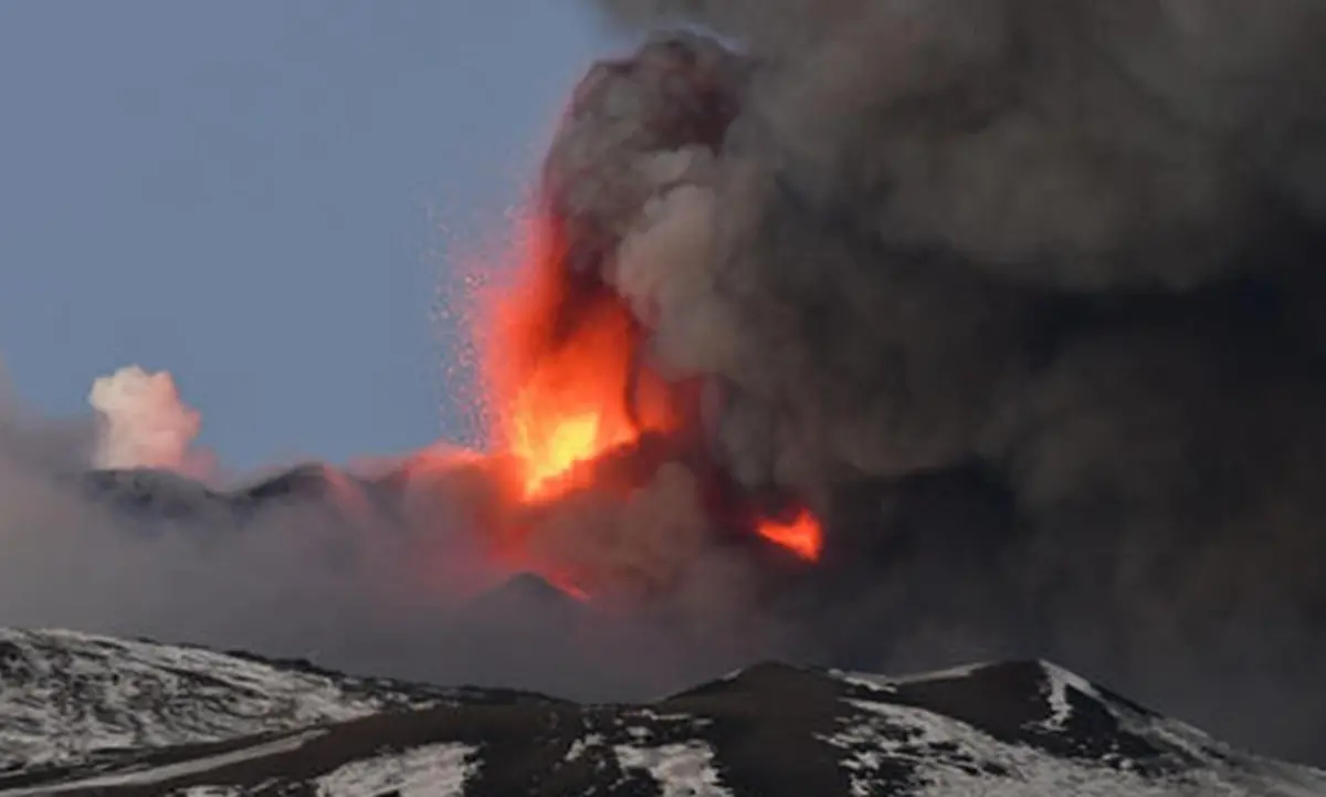 Etna: nuova eruzione nella notte con fontane di lava alte un chilometro