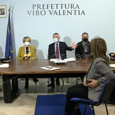 Covid Vibo, negativi sindaco e prefetto dopo la riunione con Solano positivo