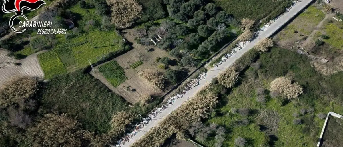Gioia Tauro, sequestrate discariche abusive con ingombranti e rifiuti speciali