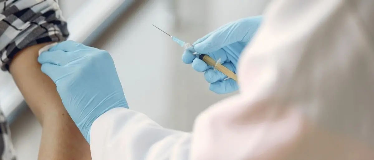 Prof fuorisede senza vaccino: altre Regioni non li immunizzano e in Calabria non sono in lista