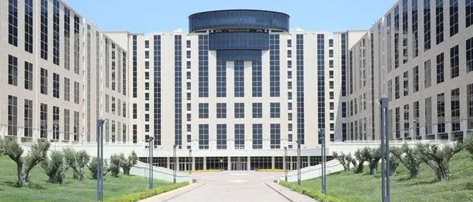 «Doveva salvare la sanità, invece il Dg Bevere spende 31mila euro per i mobili degli uffici»