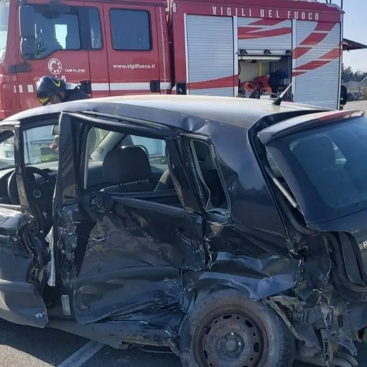 Crotone, incidente stradale sulla statale 106: ferite due persone
