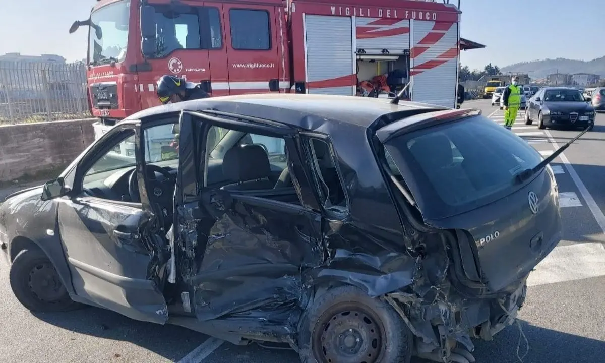 Crotone, incidente stradale sulla statale 106: ferite due persone