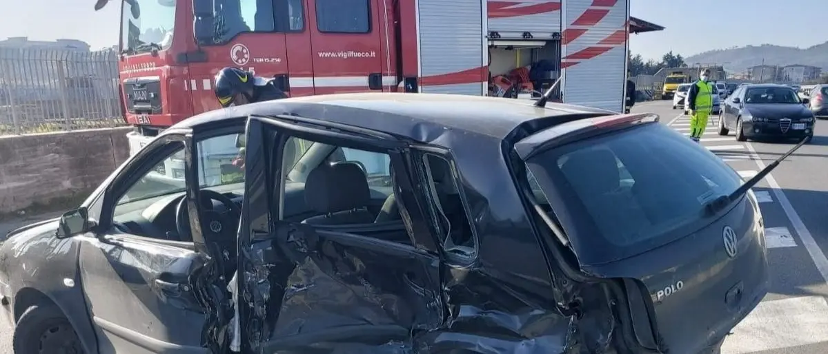 Crotone, incidente stradale sulla statale 106: ferite due persone