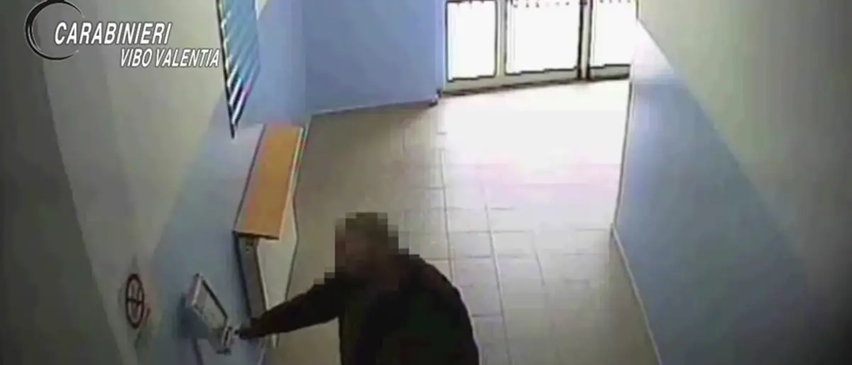 Vibo Valentia, in 17 a giudizio per assenteismo nel distretto sanitario di Serra: i nomi