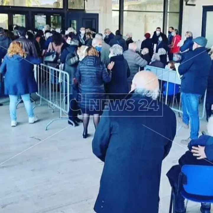 Vaccini a Reggio Calabria, vertice in prefettura dopo il caos a Palazzo Campanella