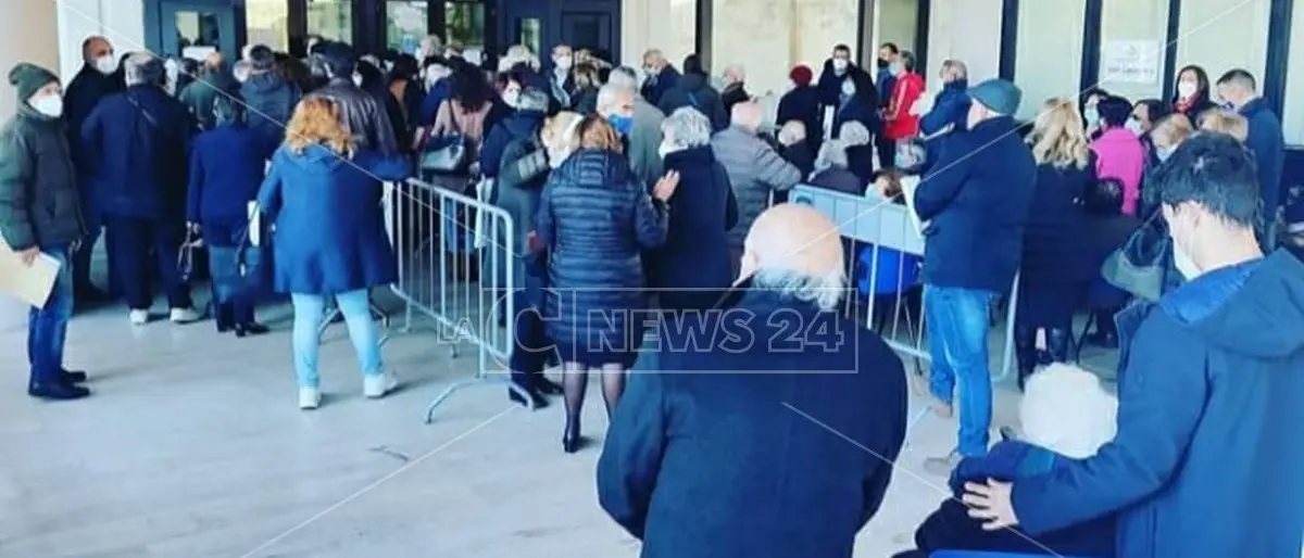 Vaccini a Reggio Calabria, vertice in prefettura dopo il caos a Palazzo Campanella