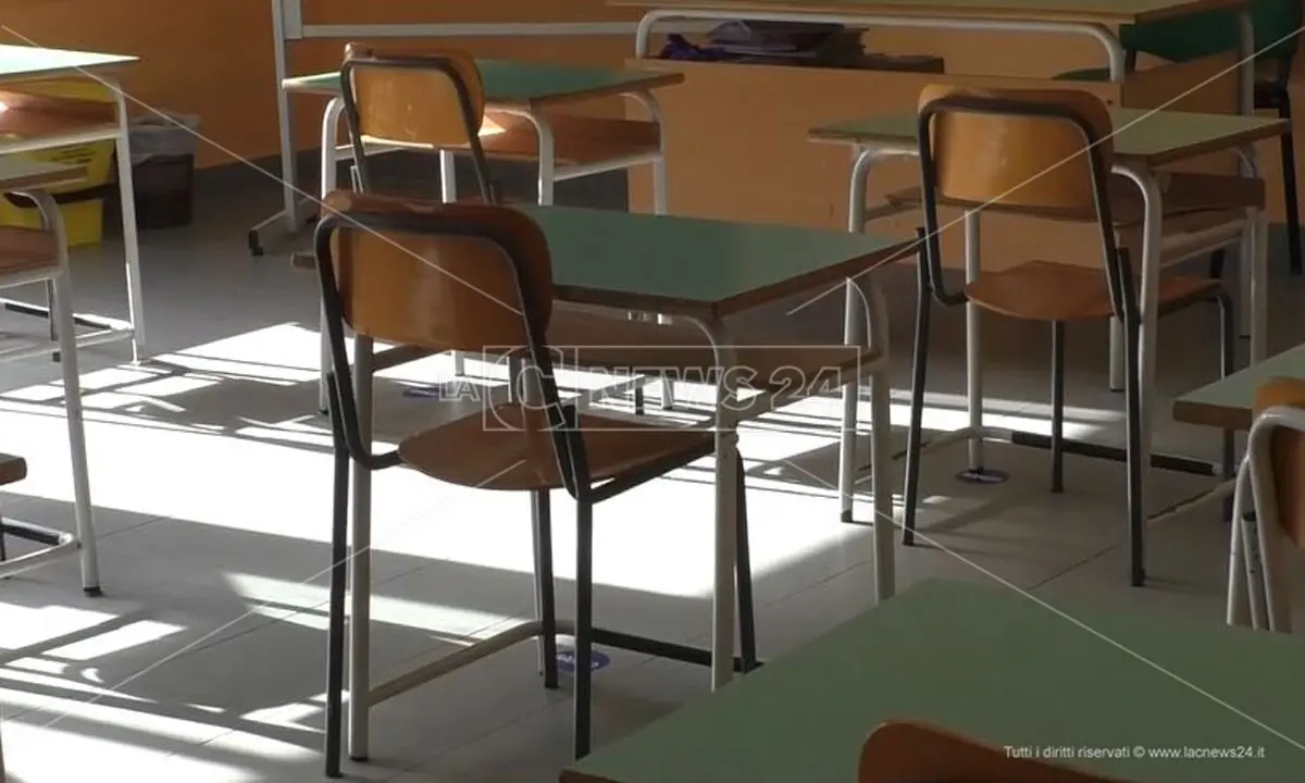 Covid San Marco Argentano, tre positivi in classe: scuole chiuse fino al 6 marzo