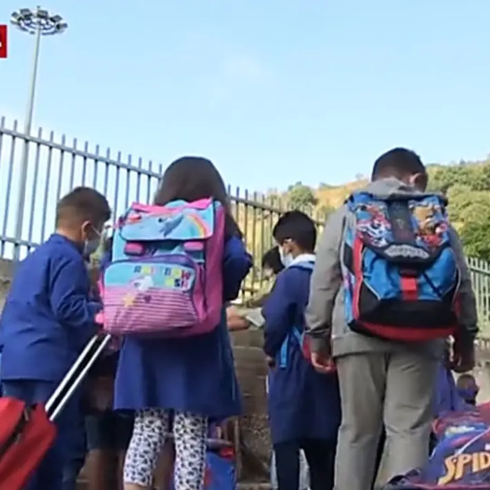 Covid, a Cosenza bimba con variante inglese: tamponi ai compagni di classe