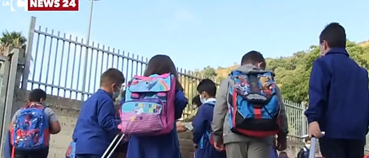 Covid, a Cosenza bimba con variante inglese: tamponi ai compagni di classe