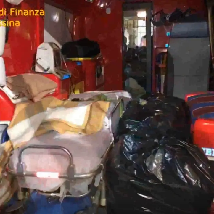 Trenta chili di marijuana in ambulanza per attraversare lo Stretto: due arresti