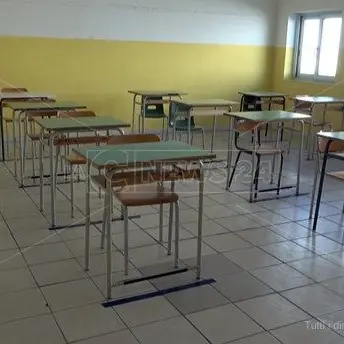 Covid Catanzaro, alunno e docente positivi: chiuse otto classi di una scuola media