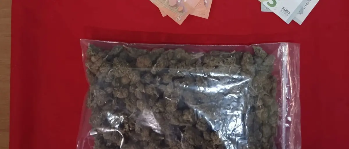 Sorpresi con due etti di marijuana in auto: arrestate 2 persone nel Crotonese