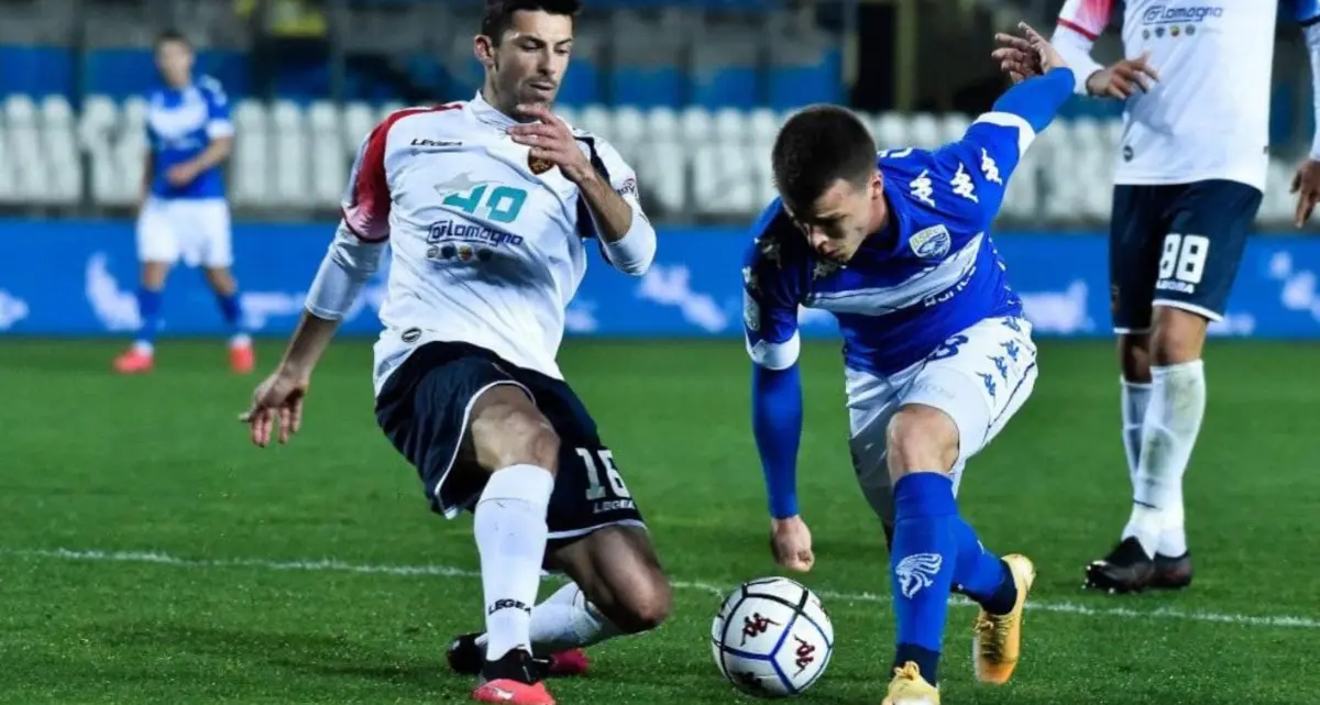 Serie B, ribaltone incredibile: Brescia penalizzato e retrocesso, Sampdoria ai playout contro la Salernitana\n